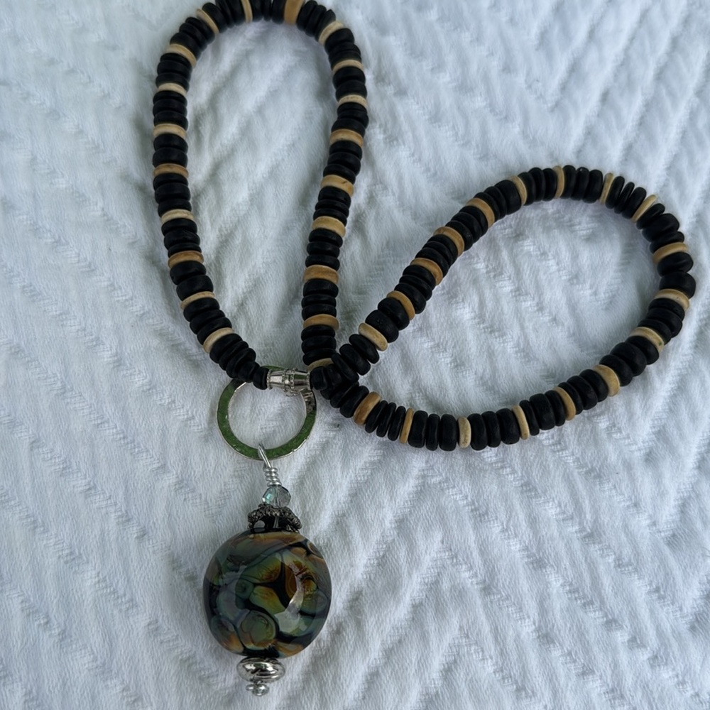 Vintage Black and natural Beaded Necklace with Pendant Beautiful Glass Bead silv